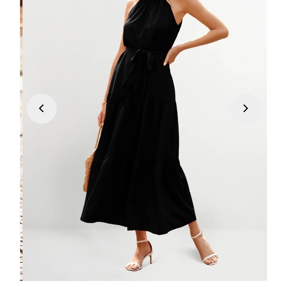pretty gardenShoulder Black Maxi Dress